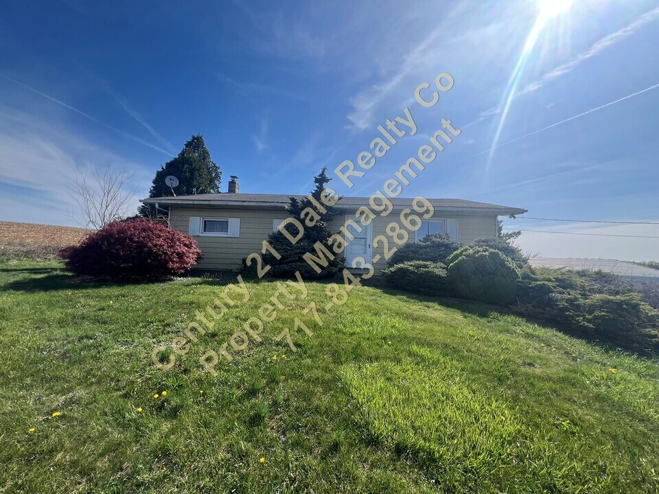 373 Muddy Creek Forks Rd in Brogue, PA - Building Photo