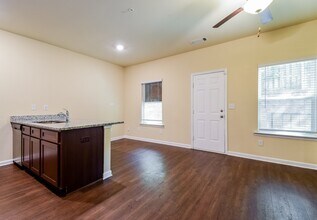 507 Highwood Ln in East Point, GA - Building Photo - Building Photo