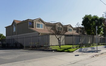 Westminster Park Plaza in Los Angeles, CA - Building Photo - Building Photo