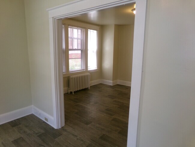 324 S West End Ave, Unit First Floor in Lancaster, PA - Building Photo - Building Photo