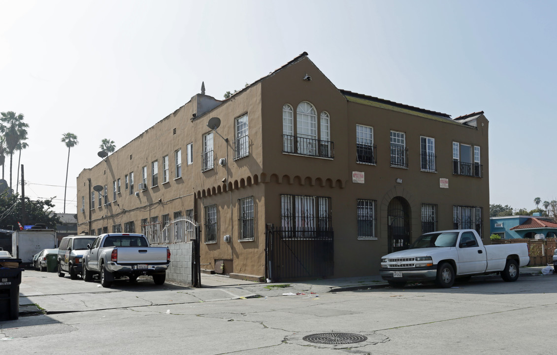 808 W 68th St in Los Angeles, CA - Building Photo