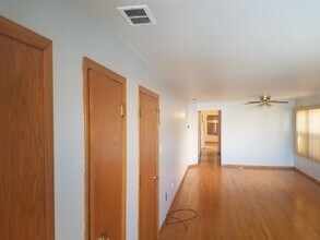 6042 S Kolmar Ave, Unit 2 in Chicago, IL - Foto de edificio - Building Photo