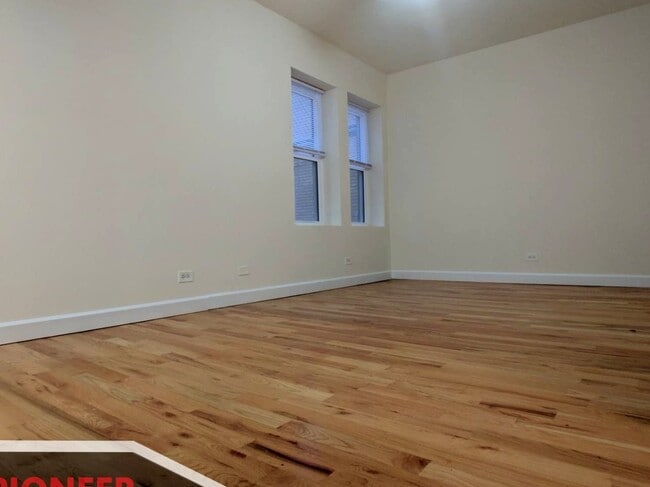 2349 N Drake Ave in Chicago, IL - Building Photo - Building Photo