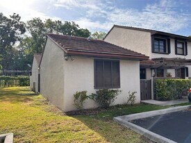 13301 SW 88th Ter in Miami, FL - Building Photo