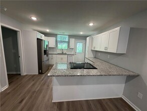 571 Eva Kennedy Rd in Suwanee, GA - Building Photo - Building Photo