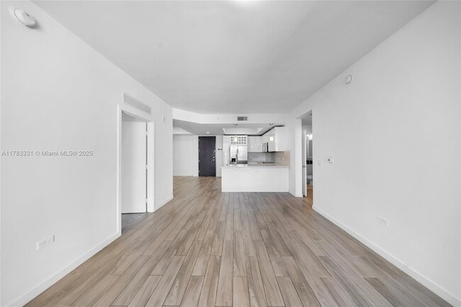 999 SW 1st Ave, Unit 3111 in Miami, FL - Building Photo - Building Photo