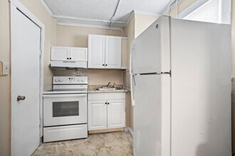 935 Union St S-Unit -Rear Lower in St. Petersburg, FL - Building Photo - Building Photo