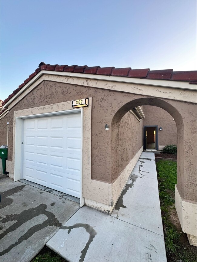 Edson - Military Housing in Oceanside, CA - Building Photo - Building Photo