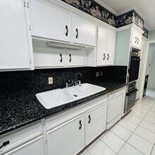 1112 Shaw Dr in Nederland, TX - Building Photo - Building Photo