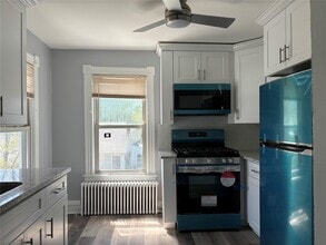 11 Walnut Pl in Oyster Bay, NY - Building Photo - Building Photo