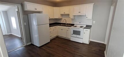 2418 Jules St, Unit 2418 in St. Joseph, MO - Building Photo - Building Photo