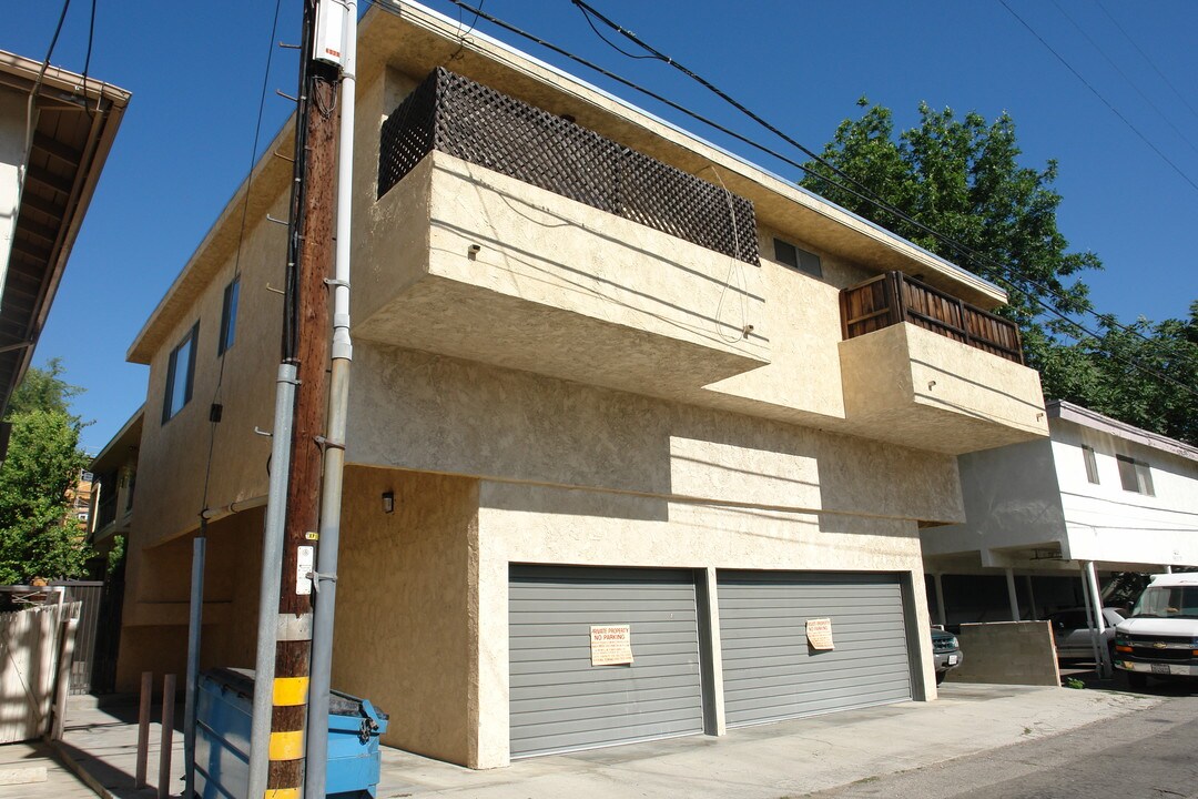 4534 Vista Del Monte Ave in Sherman Oaks, CA - Building Photo