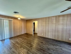 719 Lake Dr in Kerrville, TX - Building Photo - Building Photo
