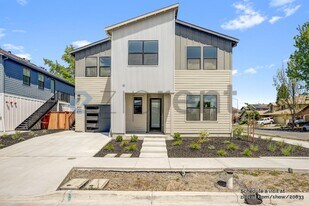 2203 Versaro Dr in Santa Rosa, CA - Building Photo