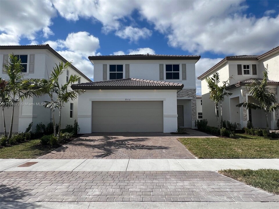 2516 SE 26th Ln in Homestead, FL - Building Photo