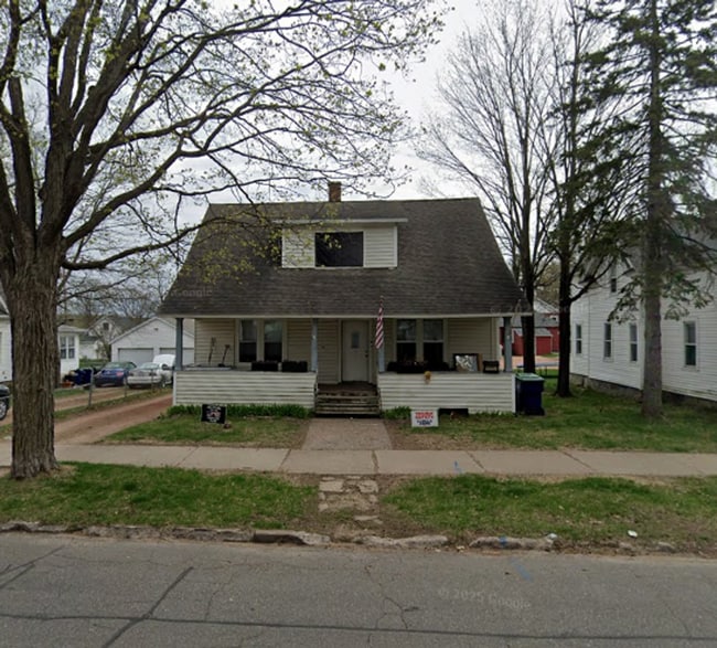 property at 421 N 2nd Ave