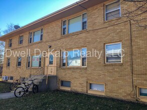 806 Greenbrier Rd-Unit -2 in Dekalb, IL - Building Photo - Building Photo