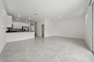 7405 Stone Crk Trl in Kissimmee, FL - Building Photo - Building Photo