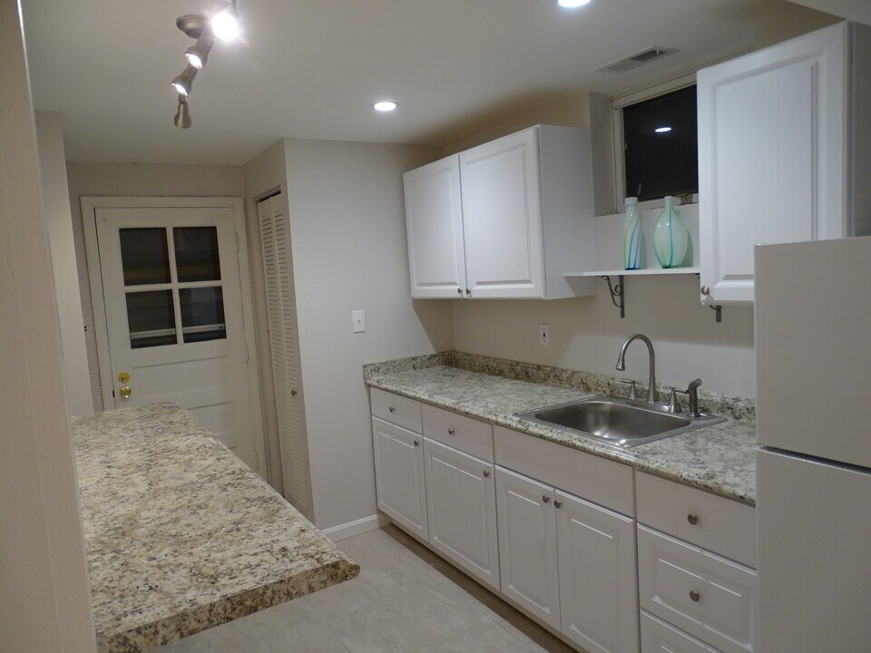 5652 Barrymore Rd, Unit 5652 in Centreville, VA - Building Photo