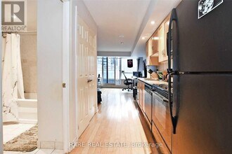 250 Wellington St W in Toronto, ON - Building Photo - Building Photo