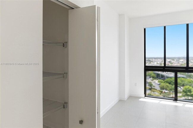 5350 NW 84th Ave, Unit 1805 in Doral, FL - Building Photo - Building Photo