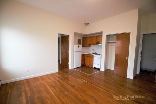 164 North Beacon St, Unit 1 in Boston, MA - Building Photo - Building Photo