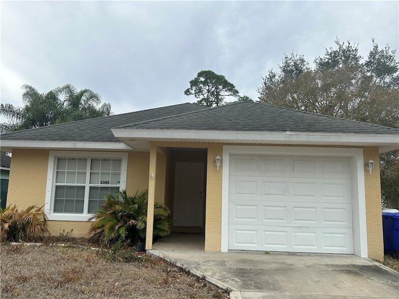 2345 89th Ct in Vero Beach, FL - Building Photo