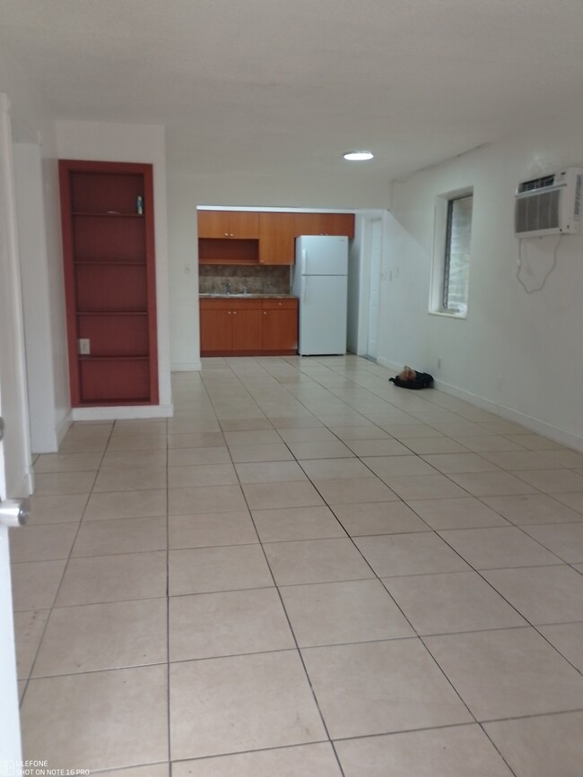 308 SE 4th Ave, Unit 308 in Hallandale Beach, FL - Building Photo - Building Photo