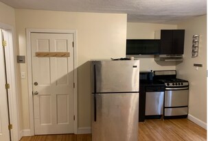 10 Bartlett Pl, Unit 2 in Boston, MA - Building Photo