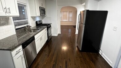 2310 W Winnemac Ave in Chicago, IL - Building Photo - Building Photo