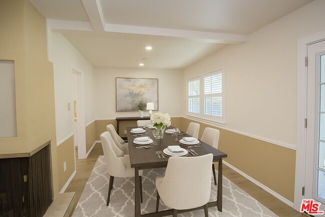 7465 N Forbes Ave in Lake Balboa, CA - Building Photo - Building Photo