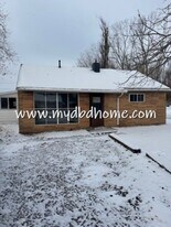 4710 W Cedar Crest Cir in Fort Wayne, IN - Building Photo