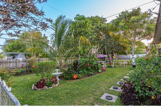 324 NE 44th St in Pompano Beach, FL - Foto de edificio - Building Photo