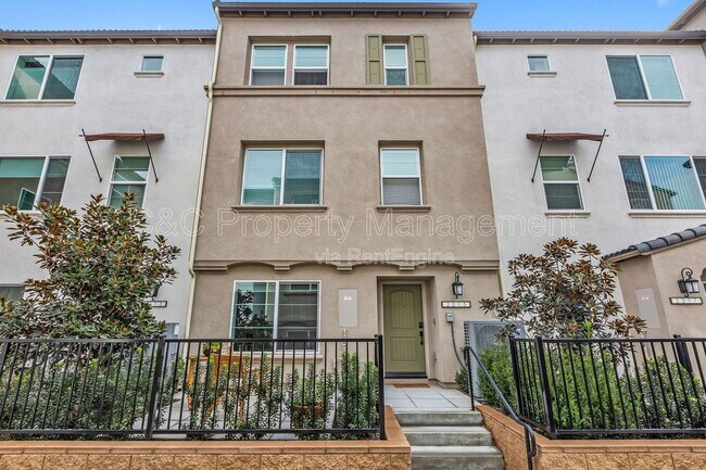 2215 S Cordon Gln in Escondido, CA - Building Photo - Building Photo