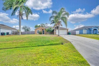 214 SW Milburn Cir in Port St. Lucie, FL - Building Photo - Building Photo