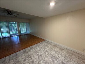 8005 Lagos De Campo Blvd in Tamarac, FL - Building Photo - Building Photo