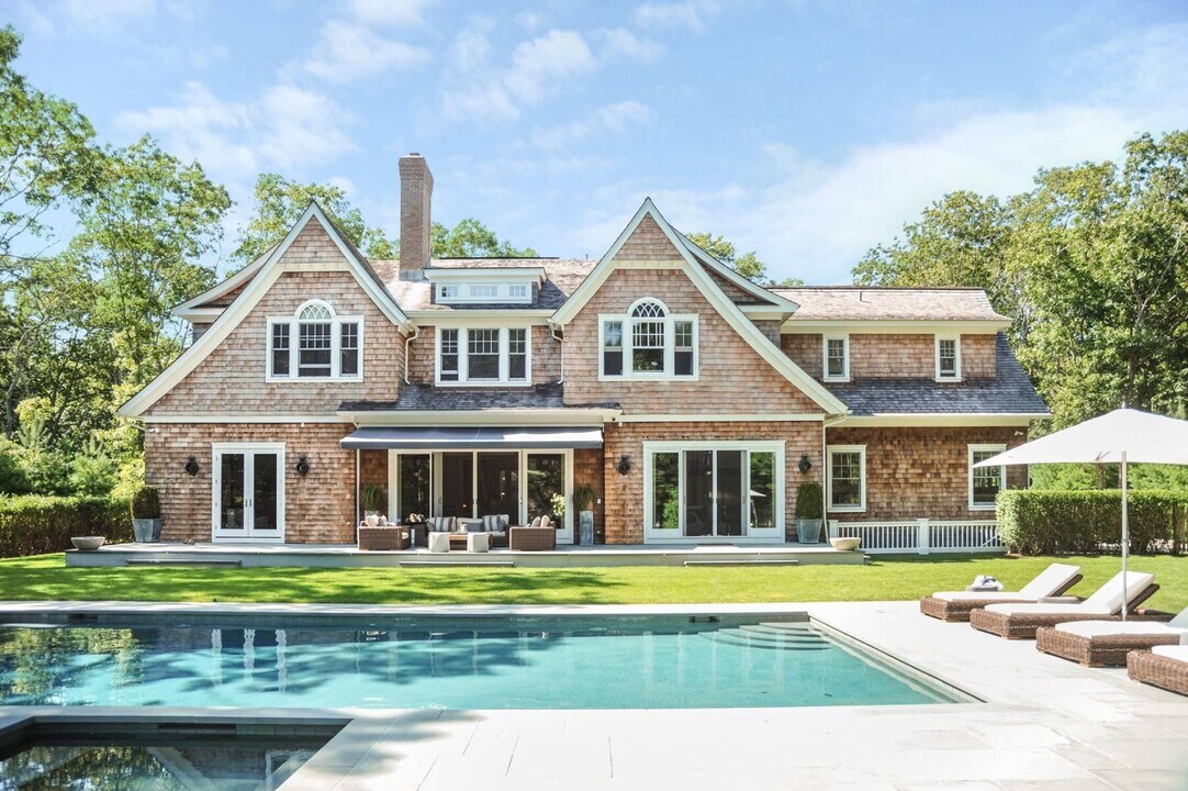 22 E Woods Path in Sagaponack, NY - Building Photo
