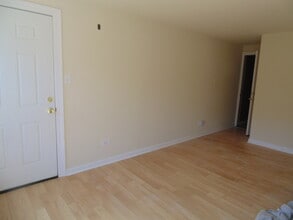 1002 Parkwood Dr in Joliet, IL - Building Photo - Building Photo