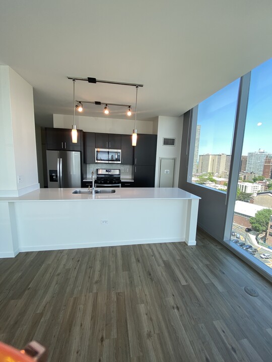 3760 N Halsted St, Unit 0408 in Chicago, IL - Building Photo