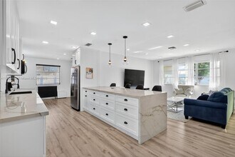 1820 N 56th Ave in Hollywood, FL - Building Photo - Building Photo