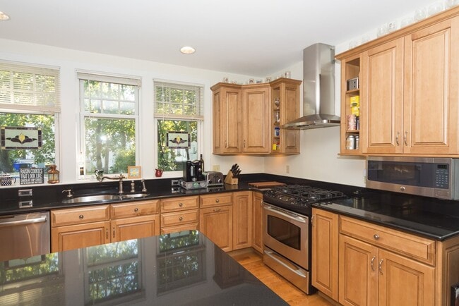 53 Winslow Rd, Unit 2 in Brookline, MA - Building Photo - Building Photo