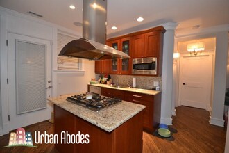 1406 W Cornelia Ave, Unit J08P in Chicago, IL - Building Photo - Building Photo