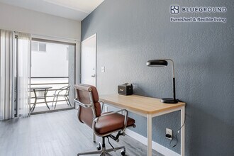 711 N Sweetzer Ave in Los Angeles, CA - Foto de edificio - Building Photo