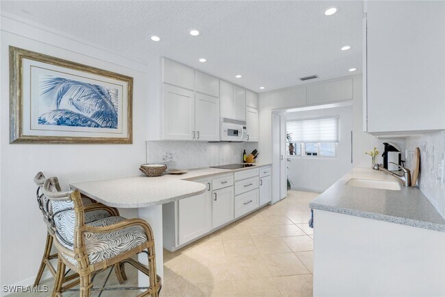 property at 1851 Gulf Shore Blvd N