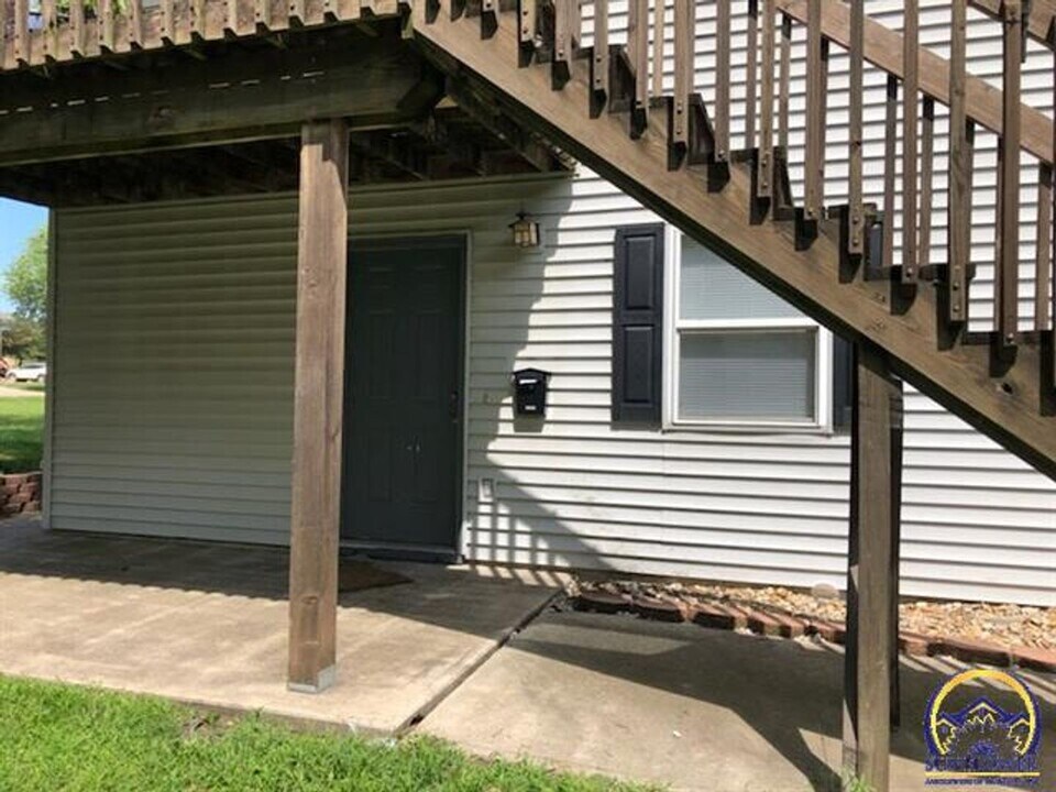 1112 Union St in Emporia, KS - Building Photo