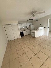 633 Executive Center Dr, Unit 1202 in West Palm Beach, FL - Building Photo - Building Photo