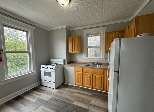93 Bayview Ave, Unit 2