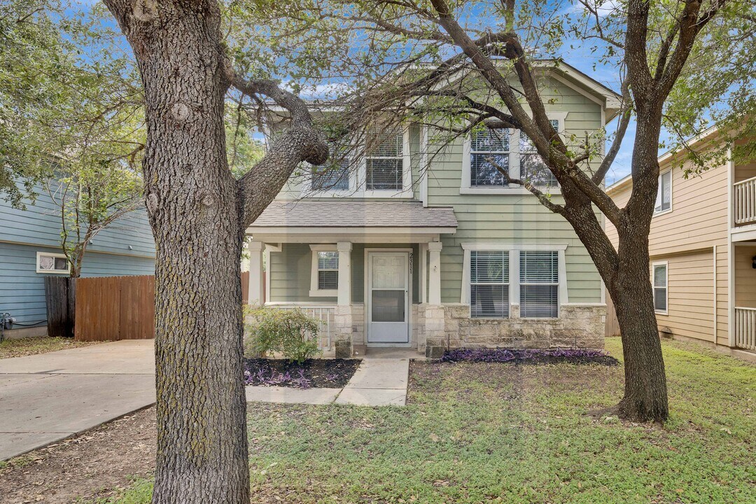 2311 Bluffstone Dr in Round Rock, TX - Building Photo