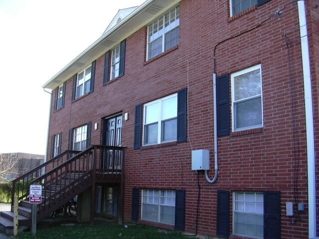 Derby City Apartments in Louisville, KY - Building Photo