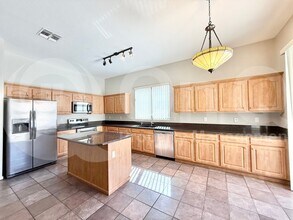 2185 W Olive Way in Chandler, AZ - Building Photo - Building Photo